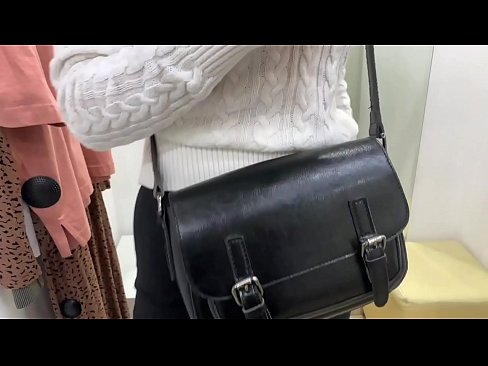 ❤️ Verejná masturbácia mladej sučky FeralBerry s robertkom v skúšobnej miestnosti ❤ Šukanie video na sk.porncomixone.ru ️❤