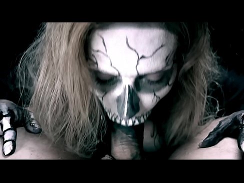 ❤️ Démonické dievča fajčí kokot svojimi čiernymi ústami a prehĺta semeno. ❤ Šukanie video na sk.porncomixone.ru ️❤